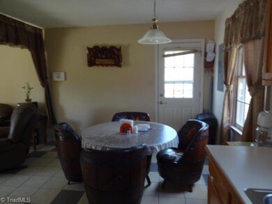 309 E Bailey St, Asheboro, NC 27203 - photo 4