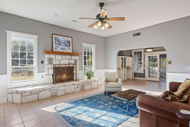 625 N Nugent Ave, Johnson City, TX 78636 - photo 5