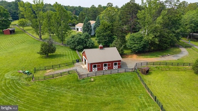 9943 Crest Ct, Marshall, VA 20115 - photo 4