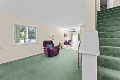 T8 Grandview Dr, South Burlington, VT 05403 - photo 4