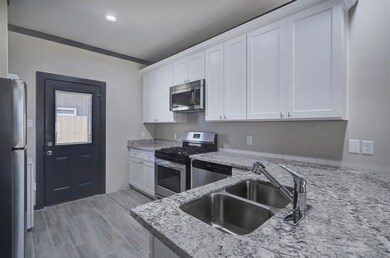 4409 Weaver Rd unit 2, Houston, TX 77016 - photo 4