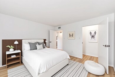 3015 Walnut Bend Ln unit 31, Houston, TX 77042 - photo 4