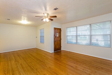 2315 Saxon Dr, Houston, TX 77018 - photo 3