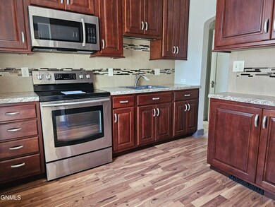 1023 N 8th St, Bismarck, ND 58501 - photo 4