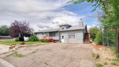 907 E Fourth-2