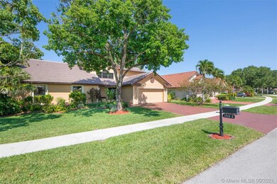 1510 E Oak Knoll Cir, Davie, FL 33324 - photo 2