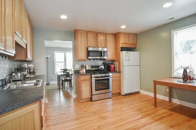 2402 Kirchoff Rd, Rolling Meadows, IL 60008 - photo 5