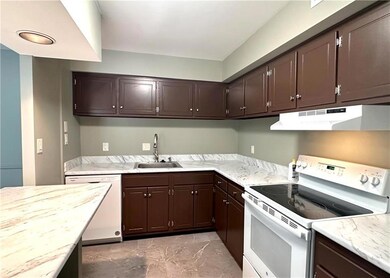 53 Eisenhower Cir, Whitehall, PA 18052 - photo 7