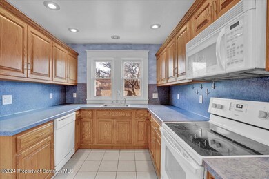 402 Mcclure Ave, Old Forge, PA 18518 - photo 6