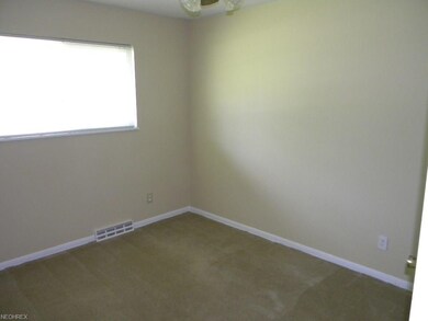 343 Erieview Blvd, Sheffield Lake, OH 44054 - photo 6