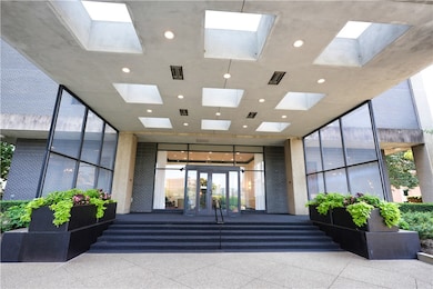 112 Washington Place unit 18A, Pittsburgh, PA 15219 - photo 2