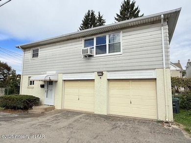 527 E Mine St, Hazleton, PA 18201 - photo 3