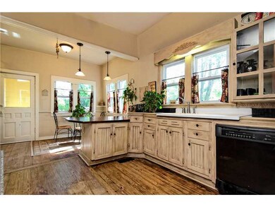 422 E Locust St, Rogers, AR 72756 - photo 5