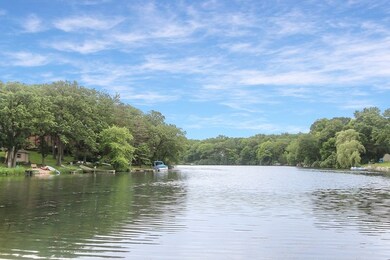 403 Meadow Ln, Lake In the Hills, IL 60156 - photo 3