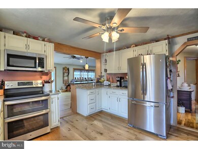 24 Spruce St, Mohnton, PA 19540 - photo 5