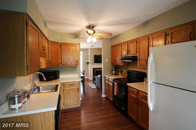 304C Locust St SE unit 14, Vienna, VA 22180 - photo 3