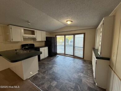 113 Barbour Rd unit 7, Hubert, NC 28539 - photo 3