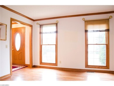 Beautiful sitting room with hardwood floor and cro