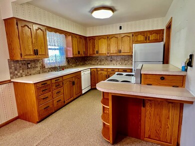 312 Fairview Dr, Albert Lea, MN 56007 - photo 3