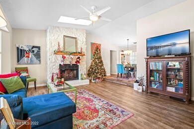 FORMAL LIVING 1