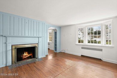 11 Field Rd Riverside CT 06878-large-001