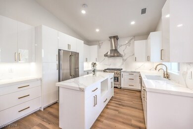 304 Lingering Ln, Henderson, NV 89012 - photo 2