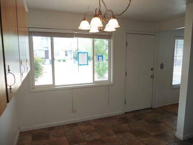 410 N 10th St, Central Point, OR 97502 - photo 3