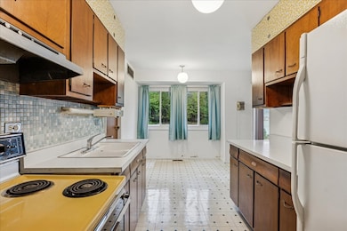 1420 Cooper Rd, Hoffman Estates, IL 60169 - photo 3