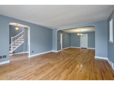 6137 N Fairfield Ave, Chicago, IL 60659 - photo 5