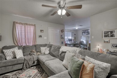 1204 Webhollow Cir unit A, Bryan, TX 77801 - photo 4