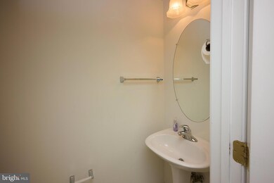 2471 Walnut Rocker Ln, Herndon, VA 20171 - photo 6