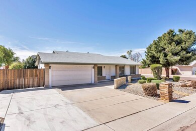 3959 W Corrine Dr-large-002-15-Front Ext