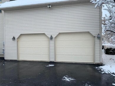 6887 Lehigh Ct, Allentown, PA 18106 - photo 3