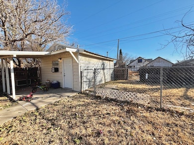 720 S 11th St, Slaton, TX 79364 - photo 5