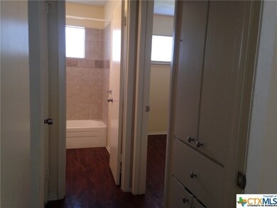 1241 N Lbj Dr unit B, San Marcos, TX 78666 - photo 7