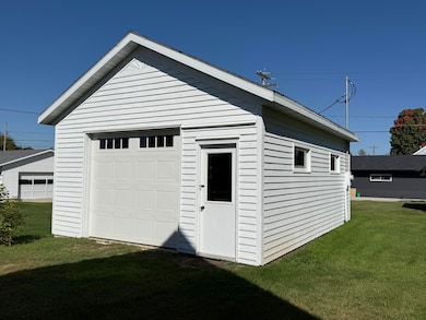 521 Center St, Kewaunee, WI 54216 - photo 4