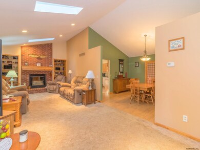 116 Chelsea Dr, Saratoga Springs, NY 12866 - photo 4