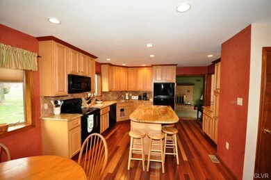 4461 Windfield Cir, Emmaus, PA 18049 - photo 4