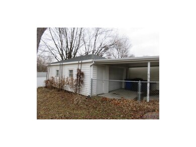Garage & carport