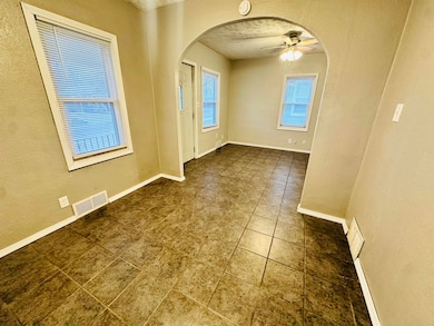 1811 W 4th St, Hastings, NE 68901 - photo 2