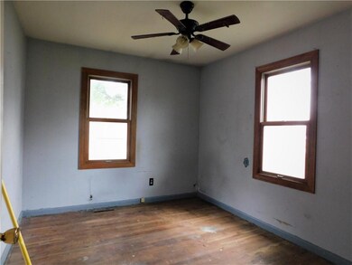 308 E 22nd St S, Newton, IA 50208 - photo 6