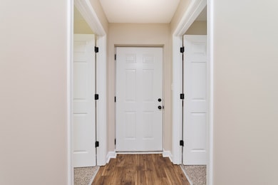 510 Hietts Ln unit B, Clarksville, TN 37043 - photo 2