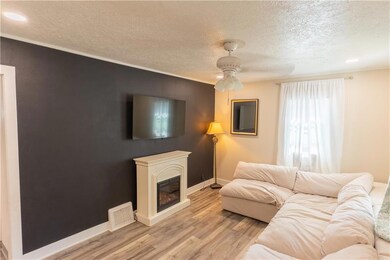 2438 Des Moines St, Des Moines, IA 50317 - photo 3