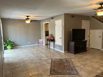 Livingroom/Dinning Area