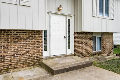 2621 Ipswick Cir, Columbus, OH 43224 - photo 4