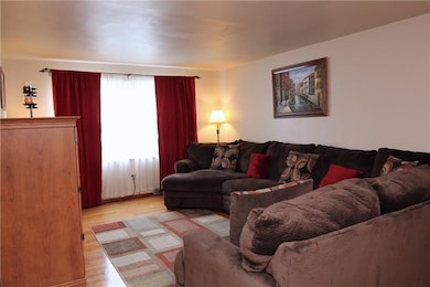 Living room 19x12