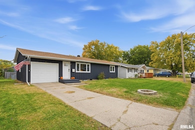 2612 Crestview Dr, Bettendorf, IA 52722 - photo 2