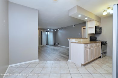 4219 Amboy Rd unit 4A, Staten Island, NY 10308 - photo 7