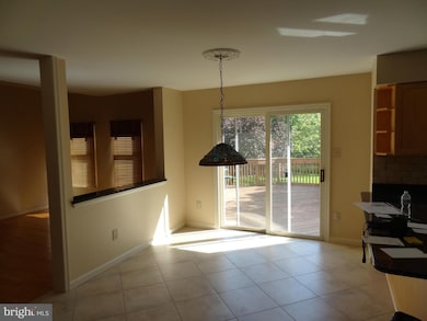 7854 Rockburn Dr, Ellicott City, MD 21043 - photo 5