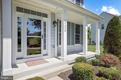 19308 Bothwell Ct, Triangle, VA 22172 - photo 2